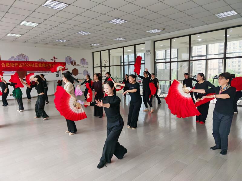 学员学习新舞蹈