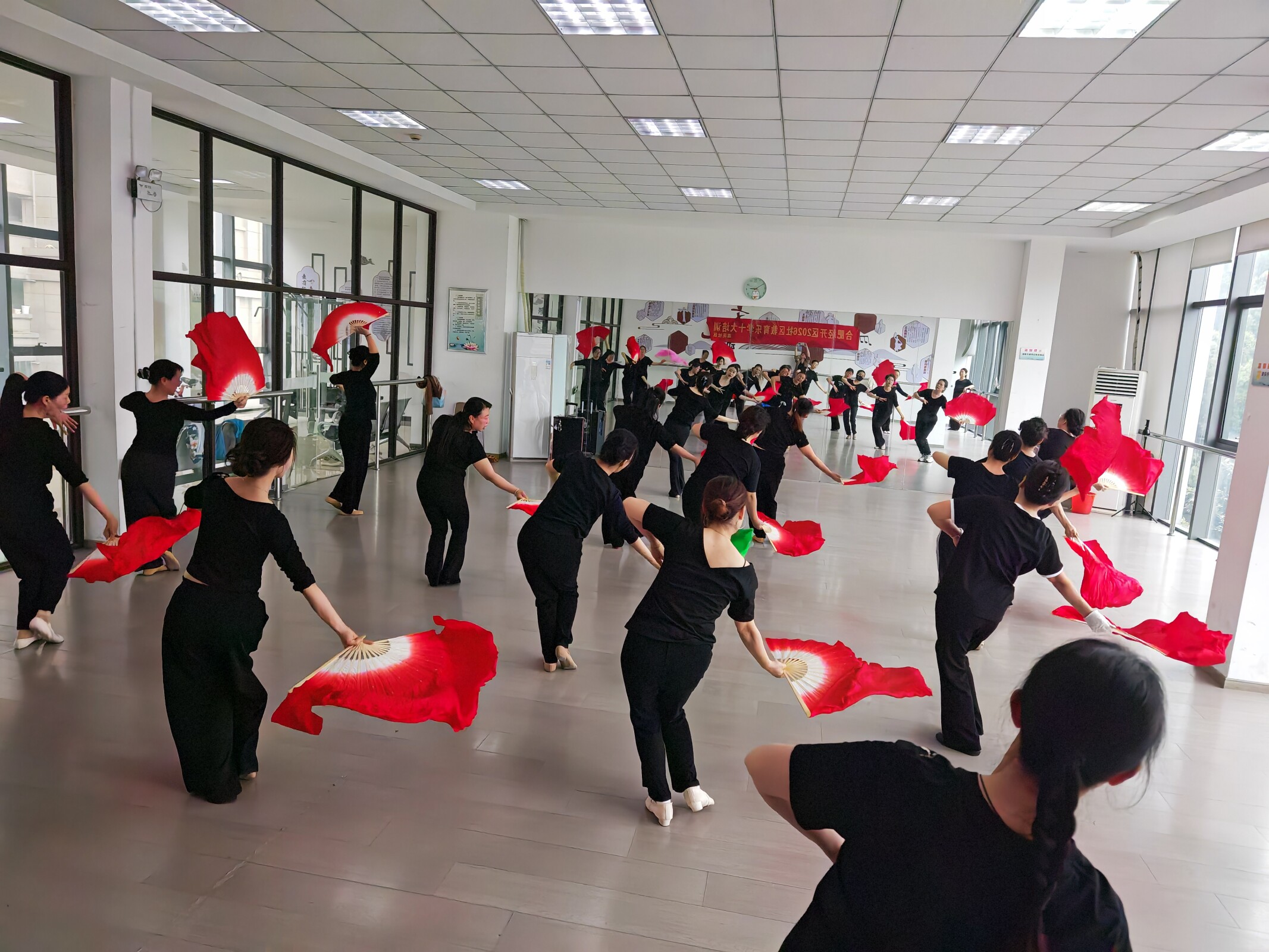 舞蹈班学员舞台表演