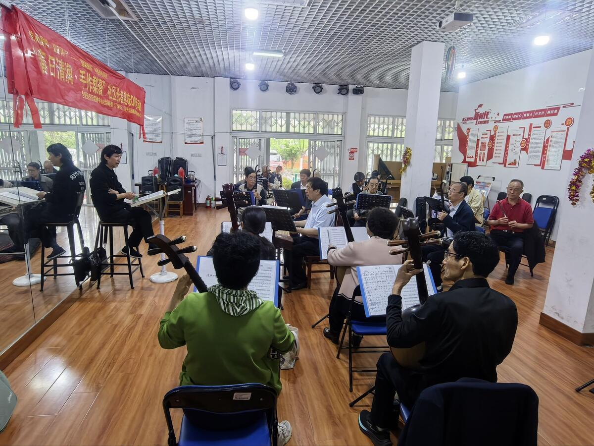 学员认真练习